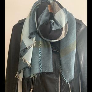 Burberry lightweight scarf/wrap